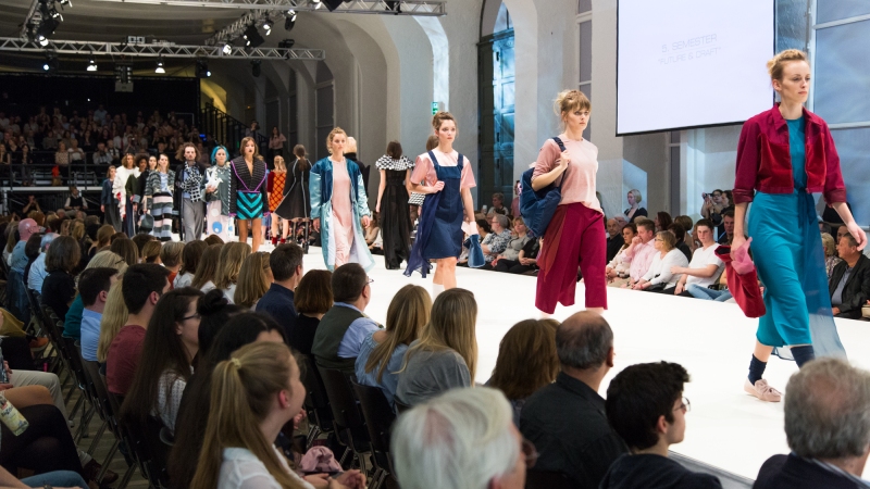 Fashion Finals: Antonia Parr, Anastasiia Ustinov, Laura Siefgens und Karolin-Sophie Niedfeld gewinnen Awards der Hannover Fashion Show in der Galerie Herrenhausen